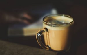 Vamos tomar um café lá em casa? – Jornal Árvore da Vida
