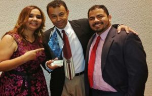 BooKafé Miami recebe prêmio VISIÓN Y EXCELENCIA 2015