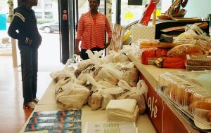 BooKafé Comunidade Waterbury alimenta espírito, alma e corpo de população carente