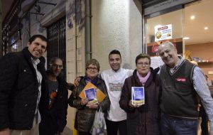 BooKafé Comunidade oferece jantar de natal para moradores de rua em Barcelona – Es
